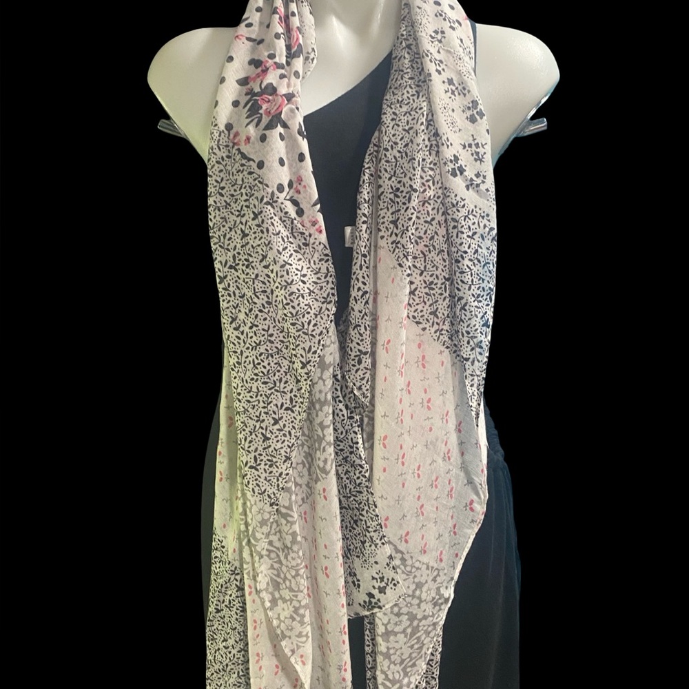 Fashion scarves/wrap - Picture 1 of 4
